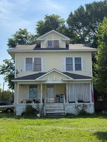 More Photos Of 302 E Parkway Dr, Russellville General Retail For Sale