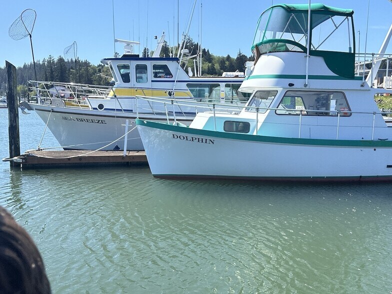 More Photos Of 126 Spruce St E, Ilwaco Hospitality For Sale