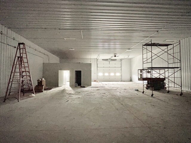 More Photos Of 8215 Taney Pl, Merrillville Warehouse For Lease