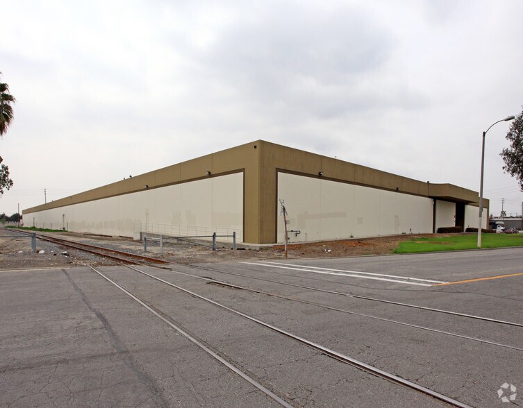 More Photos Of 18626 S Reyes Ave, Compton Distribution For Lease