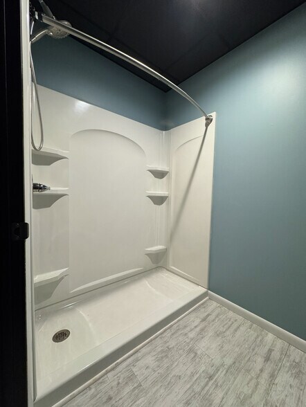 More Photos Of 11 N Meridian St, Washington Office For Sale