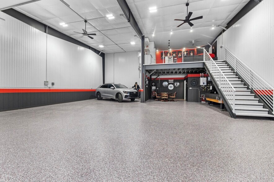 More Photos Of 663 Valerie Ave, Hudson Self Storage For Sale