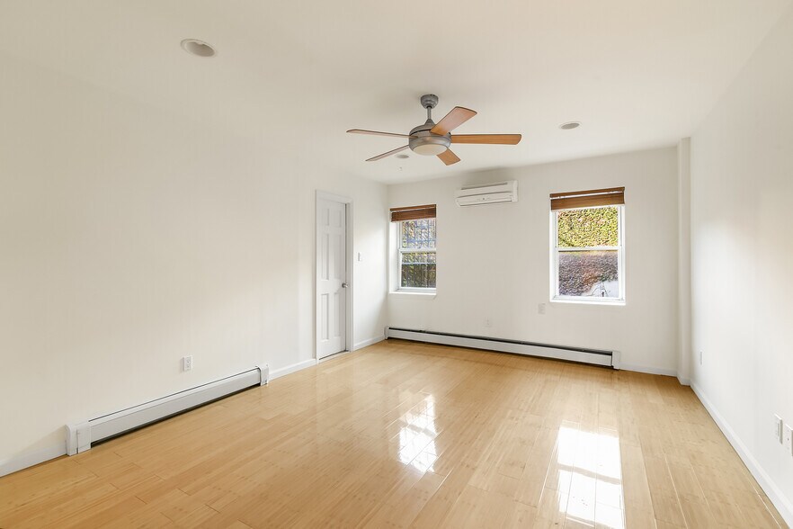 More Photos Of 19 Carroll St, Brooklyn Apartments For Sale