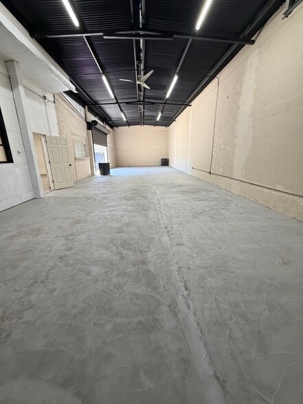 More Photos Of 1850 E Houston St, San Antonio Auto Repair For Lease