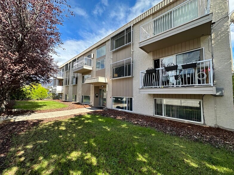 More Photos Of 7807 Gravenstein dr, Osoyoos Multifamily For Sale