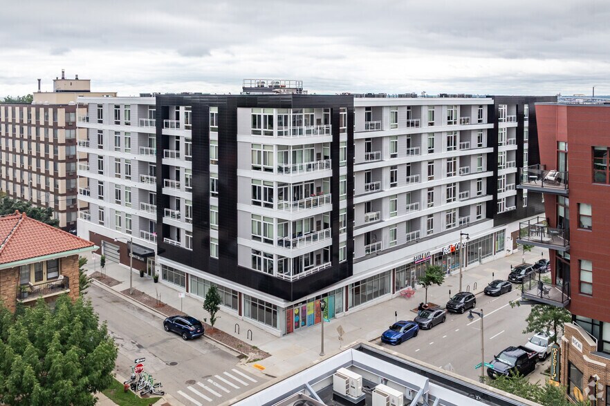 More Photos Of 2111 E Ivanhoe Pl, Milwaukee Apartments For Lease