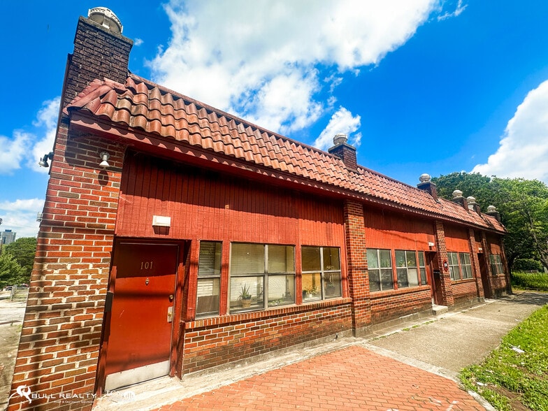 More Photos Of 530 NE Parkway Dr, Atlanta Apartments For Sale