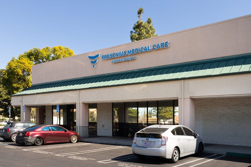 More Photos Of 3150-3170 W Lincoln Ave, Anaheim Freestanding For Lease