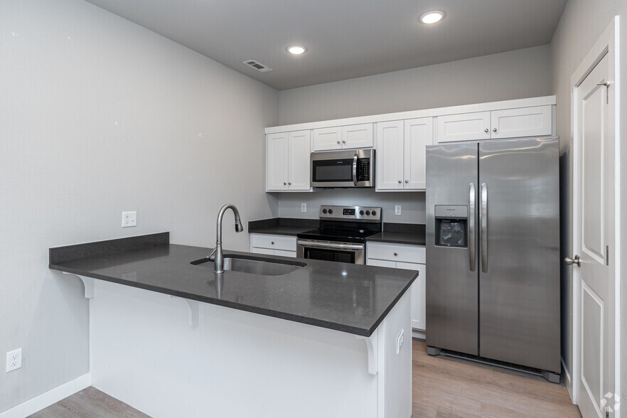 More Photos Of 275 N Hunter St, Farmington Apartments For Sale