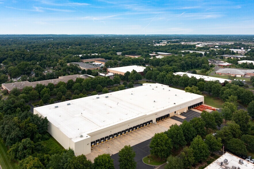 More Photos Of 3001 Frost Rd, Bristol Warehouse For Lease