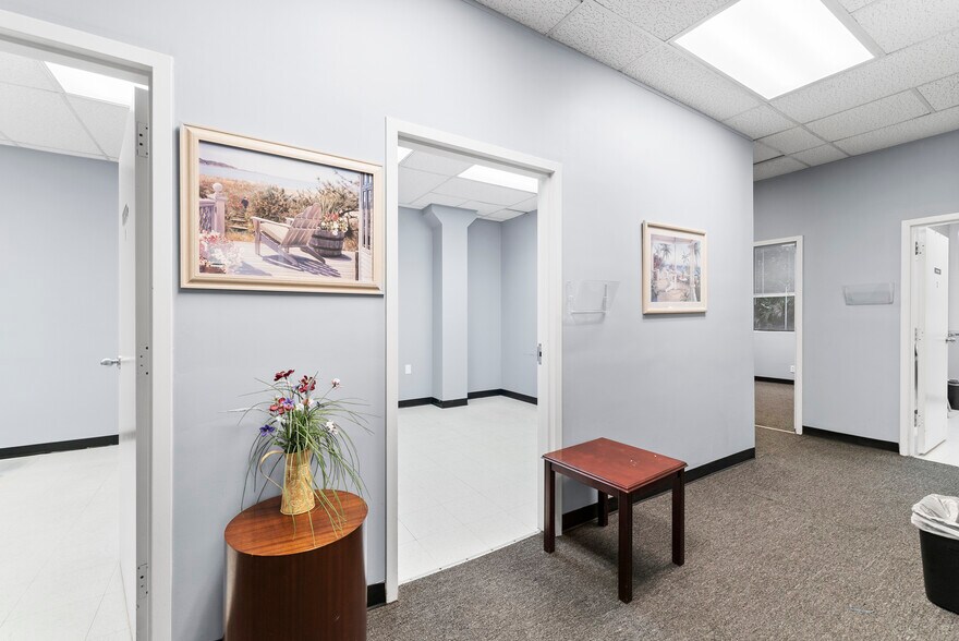 More Photos Of 4401 Emerson St, Jacksonville Medical For Sale