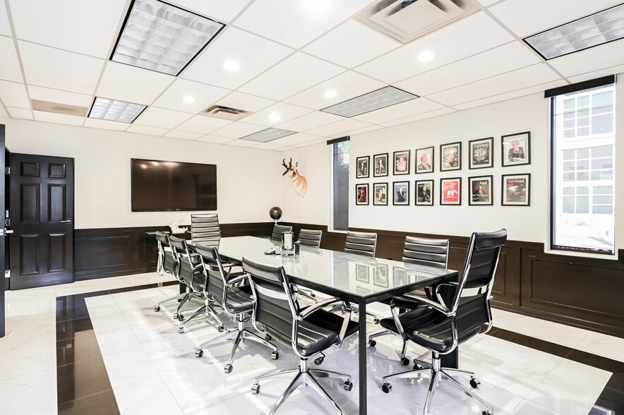 More Photos Of 630 S 3rd St, Las Vegas Office For Sale