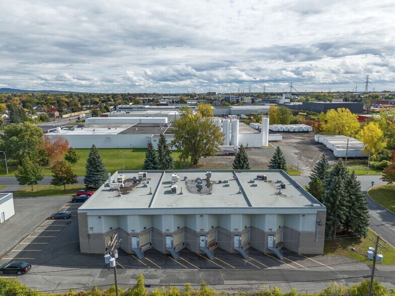 More Photos Of 115 Rue de Vaudreuil, Boucherville Flex For Lease
