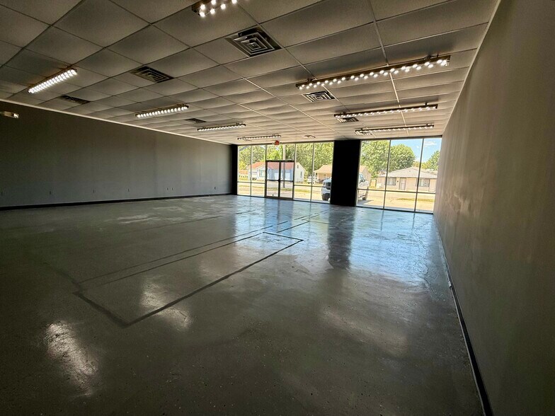 More Photos Of 4612 Grand Ave, Fort Smith Office For Sale