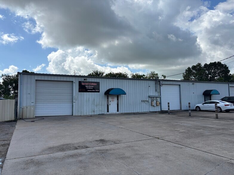 More Photos Of 1120-1132 County Road 129, Alvin Warehouse For Sale