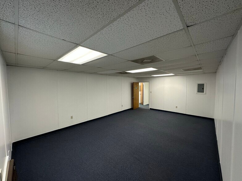 More Photos Of 1620 Dean Forest Rd, Savannah Flex For Lease