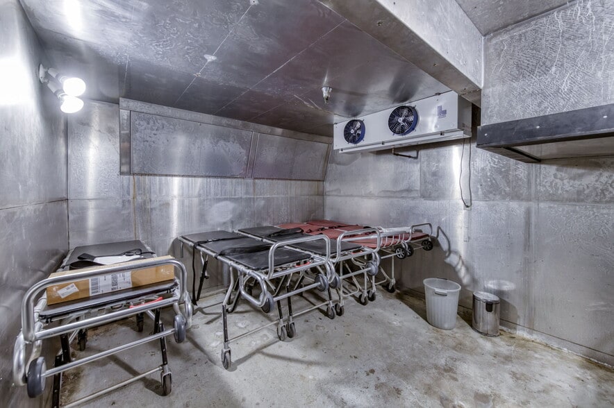 More Photos Of 916 E Divisadero St, Fresno Funeral Home For Sale