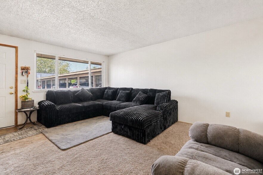 More Photos Of 1011-1015 S 48th Ave, Yakima Apartments For Sale