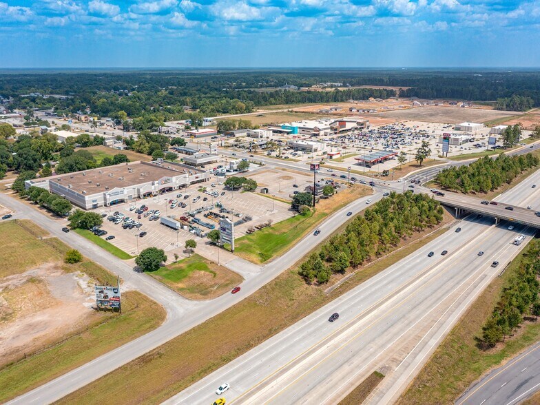 More Photos Of 12466 I 45 N, Willis Unknown For Lease