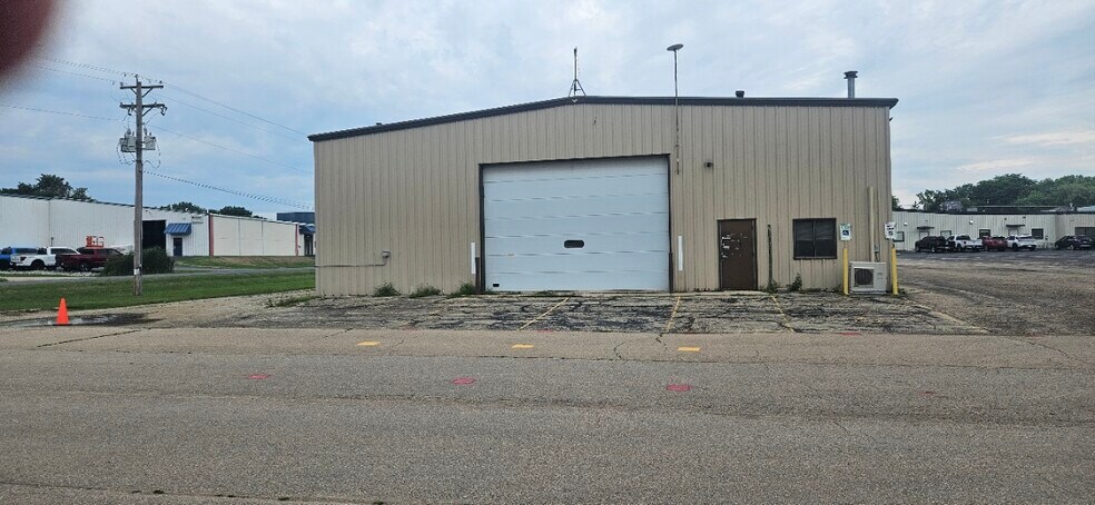 More Photos Of N7160 Raceway Rd, Beaver Dam Flex For Sale