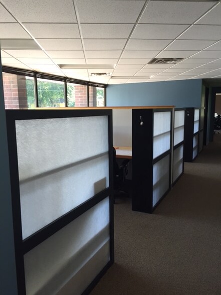 More Photos Of 8801 Ballentine St, Overland Park Loft Creative Space For Lease