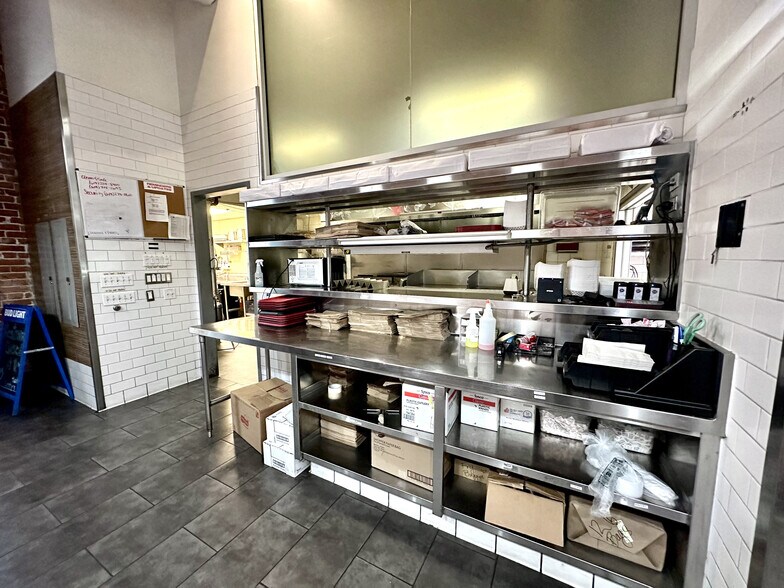 More Photos Of 528 5th Ave, San Diego Restaurant For Lease