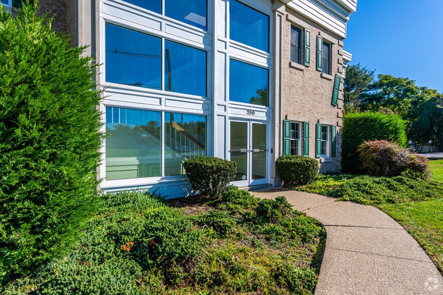 More Photos Of 250 Passaic Ave, Fairfield Office Residential For Lease