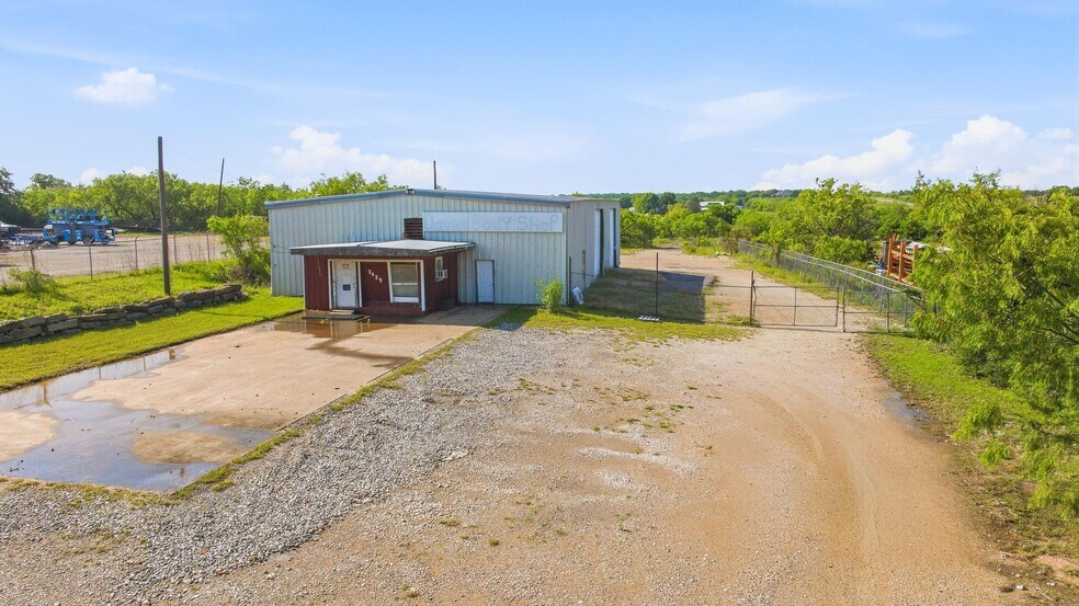 More Photos Of 3429 W Walker St, Breckenridge Warehouse For Sale