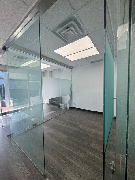 More Photos Of 13668 Roosevelt Ave, Flushing Office Residential For Lease