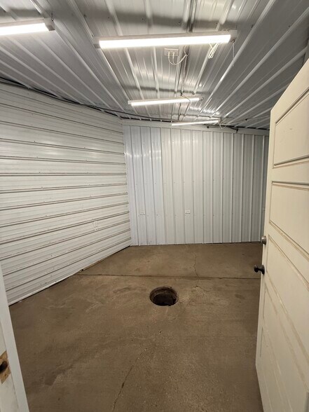 More Photos Of 8325-8327 Belding Rd NE, Rockford Warehouse For Lease