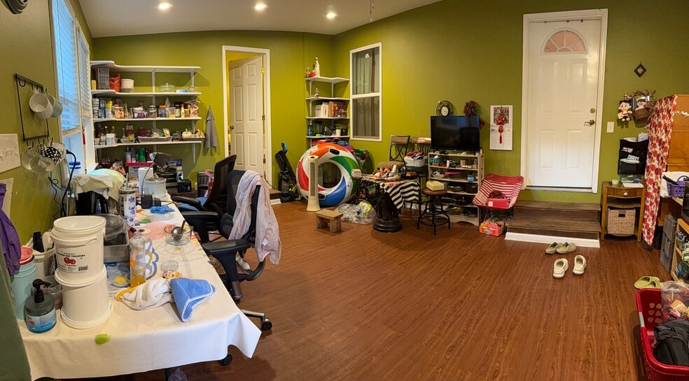 More Photos Of 3147 Shallowford Rd, Atlanta Office For Sale
