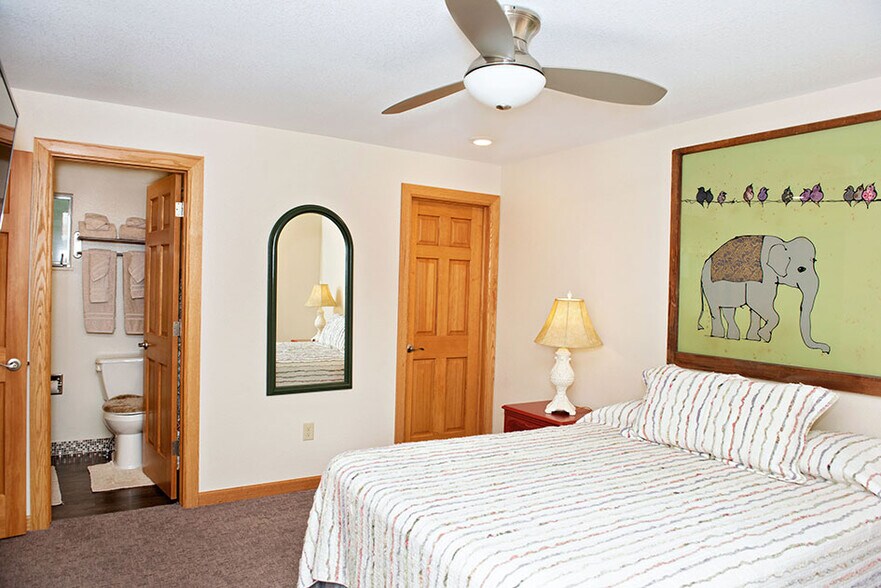 More Photos Of 56 El Paso Blvd, Manitou Springs Hotel For Sale