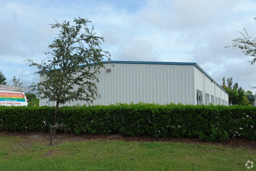 More Photos Of 1260-1296 SE Industrial Blvd, Port Saint Lucie Warehouse For Lease