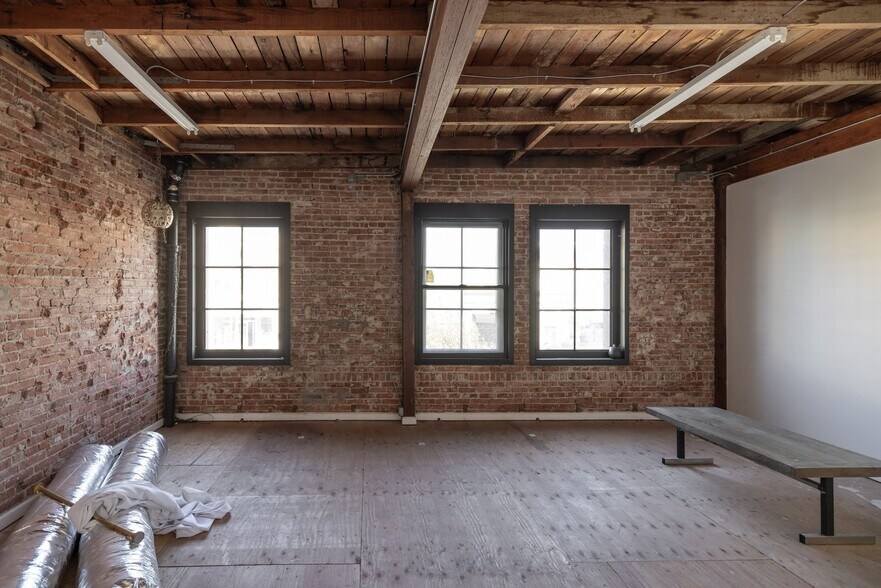 More Photos Of 629 N Western Ave, Los Angeles Office For Lease