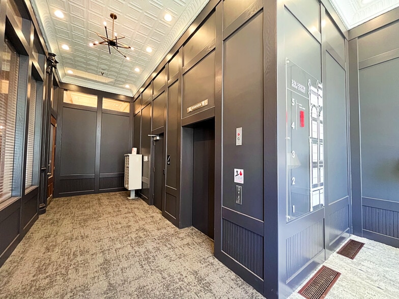 More Photos Of 326-328 S High St, Columbus Office Residential For Lease