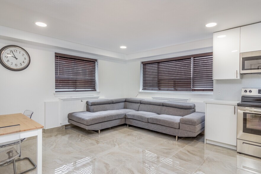 More Photos Of 2709 Lake Shore Dr, Toronto Apartments For Sale