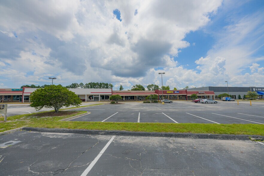More Photos Of 291-311 Blanding Blvd, Orange Park General Retail For Lease
