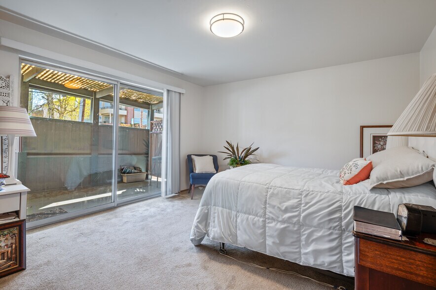 More Photos Of 318 3rd Ave S, Edmonds Apartments For Sale
