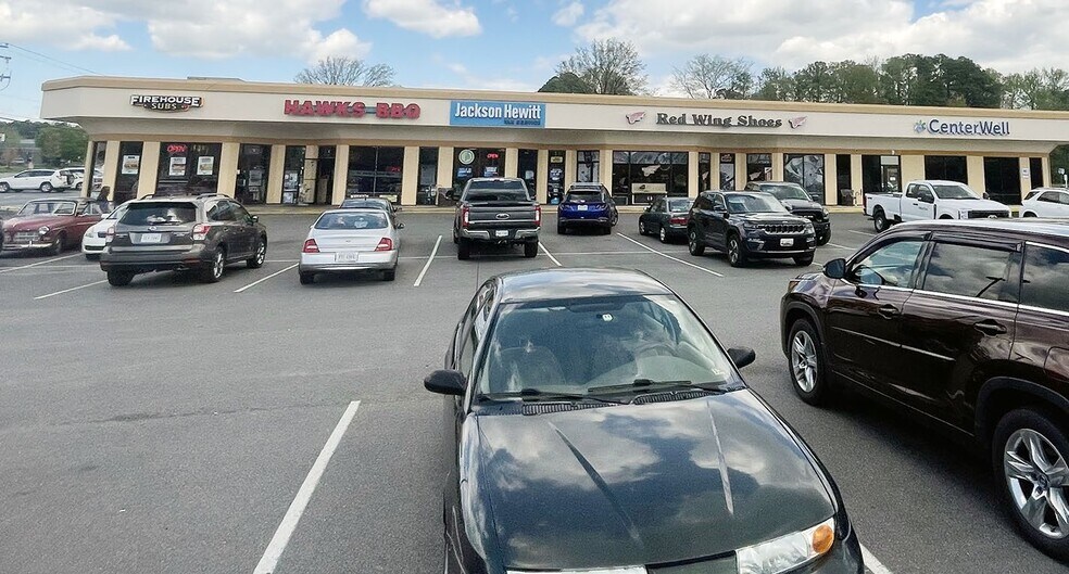 More Photos Of 8151 Brook Rd, Richmond Unknown For Lease