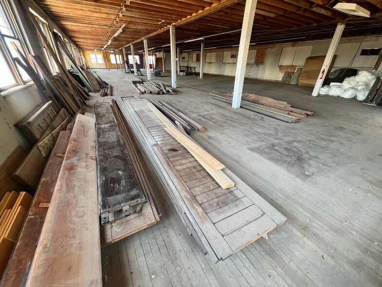 More Photos Of 1305 S 1st St, Abilene General Retail For Sale