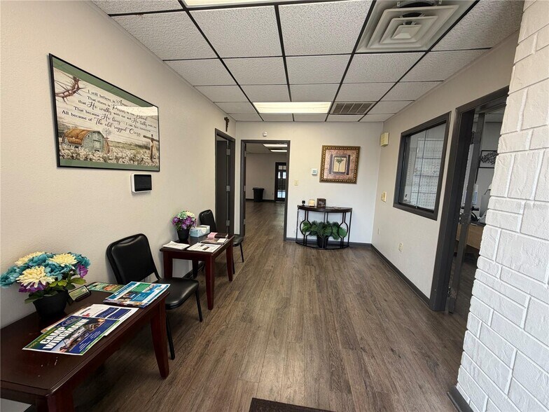 More Photos Of 208 E Lake Ave, Auburndale Religious Facility For Lease