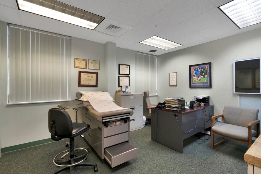 More Photos Of 2525 Harbor Blvd, Port Charlotte Medical For Lease