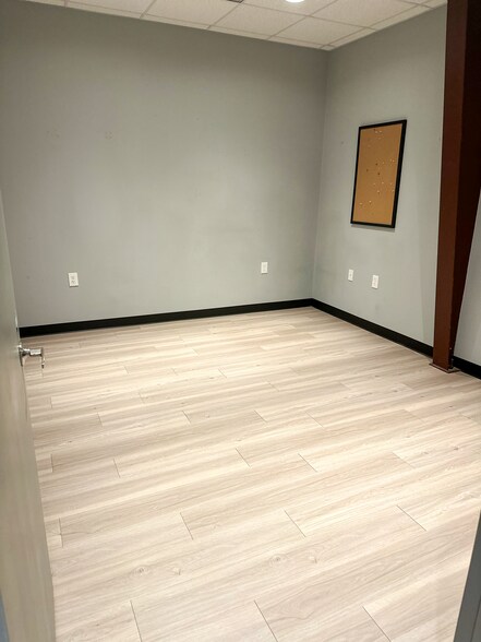 More Photos Of 21161 Blair Rd, Conroe Warehouse For Lease