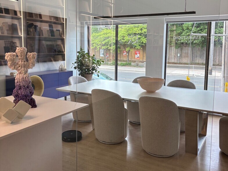 More Photos Of 354 Davenport Rd, Toronto Freestanding For Lease