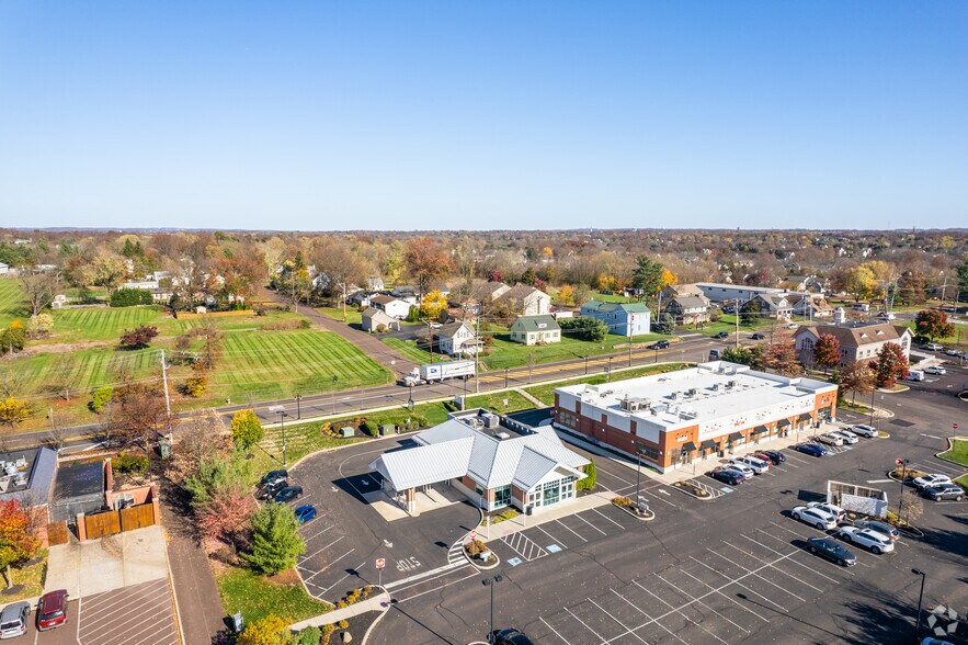 More Photos Of 1600 Sumneytown Pike, Lansdale Bank For Lease