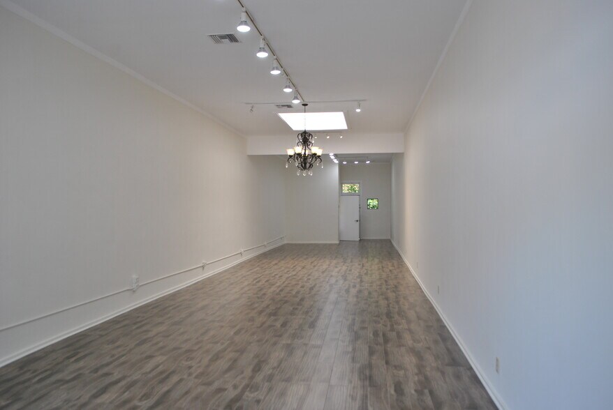 More Photos Of 375-391 E Main St, Ventura Storefront For Lease