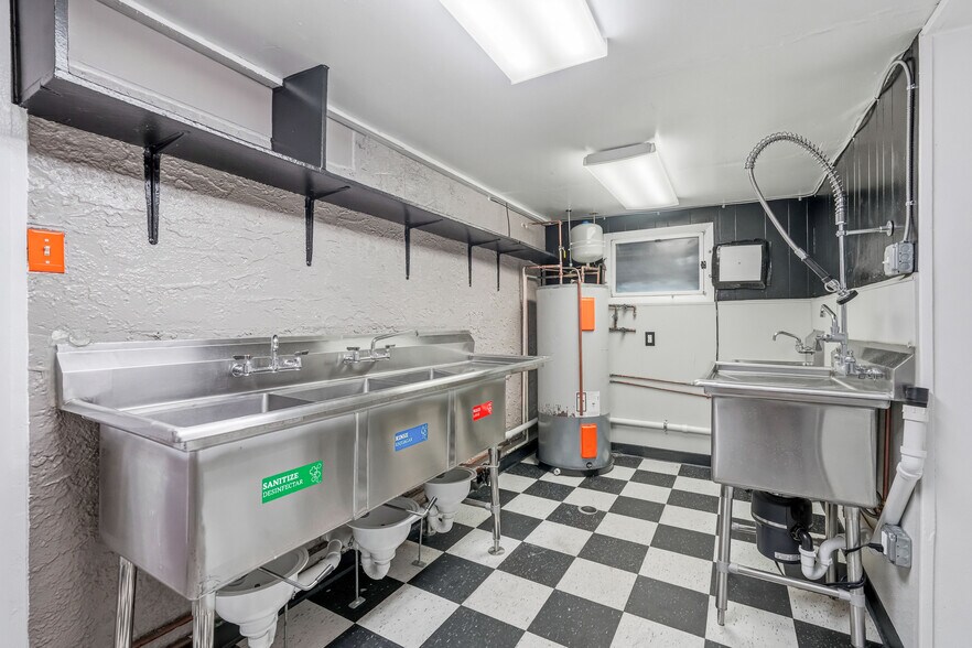 More Photos Of 924 N Bethlehem Pike, Ambler Restaurant For Sale
