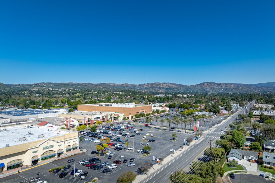 More Photos Of 6621-2 Fallbrook Ave, West Hills Coworking Space