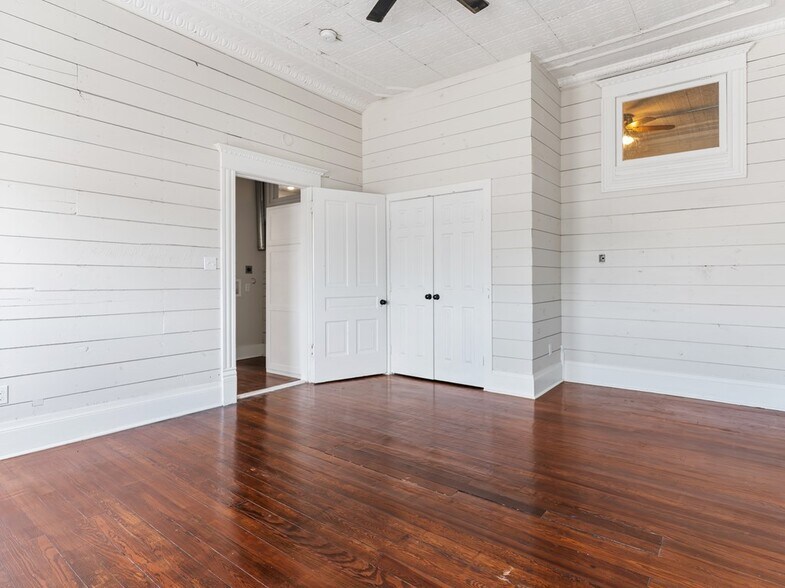 More Photos Of 1728 6th St, Bay City Storefront Retail Residential For Sale