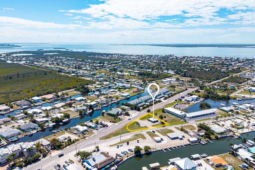 More Photos Of 2959 Oleander St, Saint James City Office For Sale